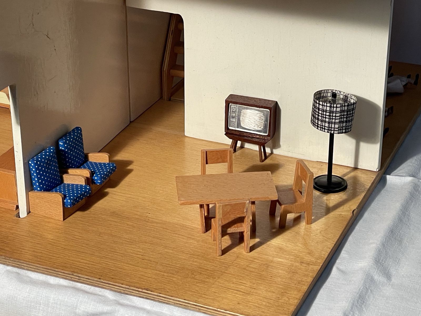 Mid Century Galt Dolls House (Roger Limerick) With Furnishings photo 295.0