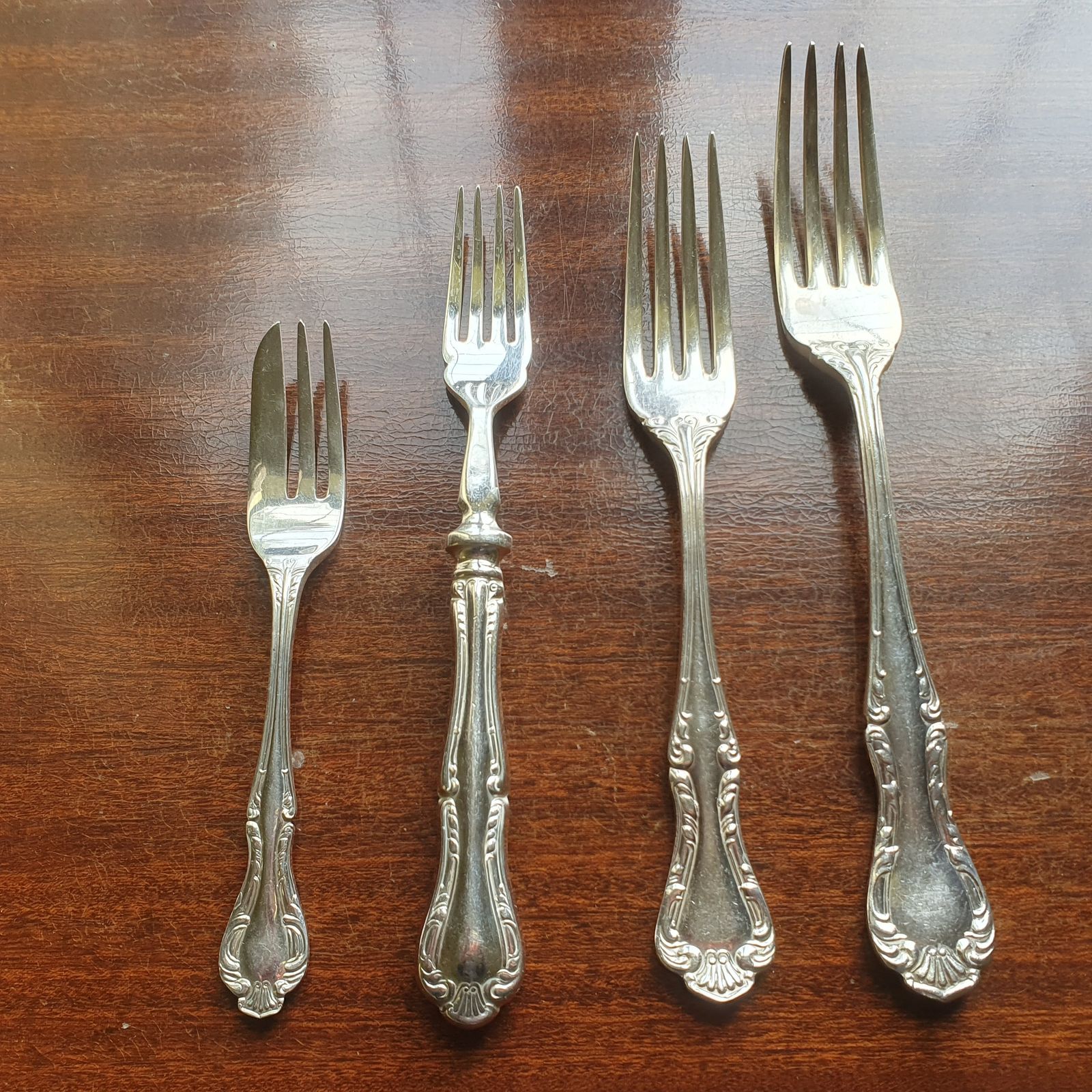 Canteen Of Silver Flatware, Sheffield 1968 photo vinterior