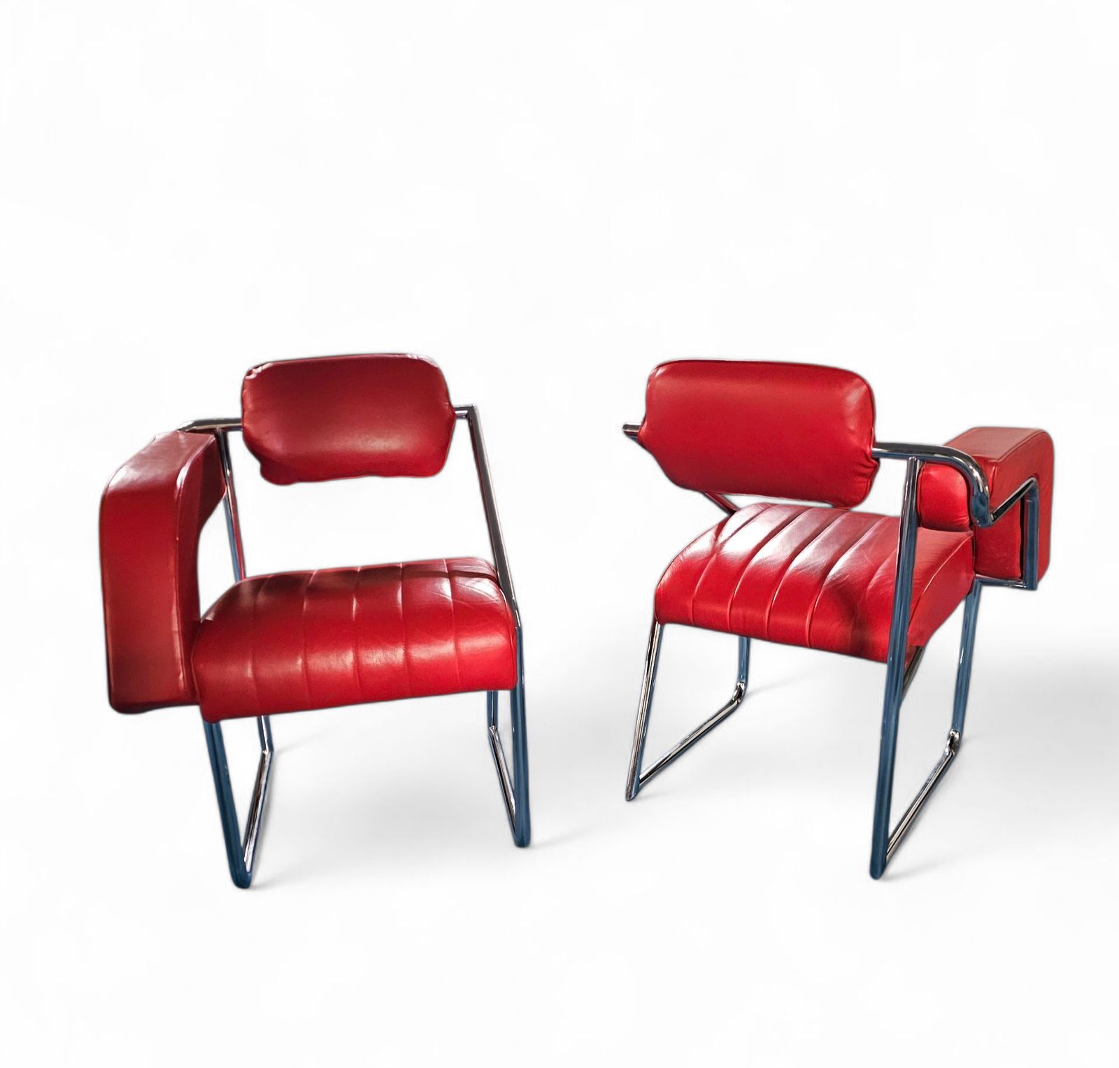 photo furniture 2 X Non Conformist Chair / Eileen Gray By Alivar / Red Leather / Marked Beneath The Seat