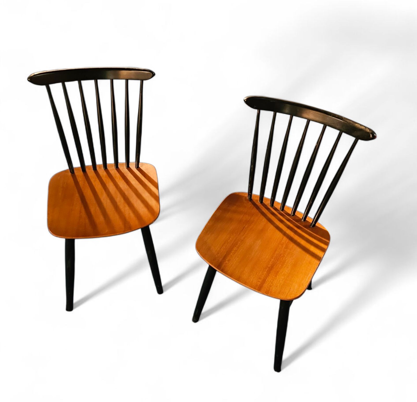 426.0 Set Of 2 Spindle Back Dining Chairs / Curved Seating / Teak Wood Seat / 1960s / Pastoe Holland / 1970s photo