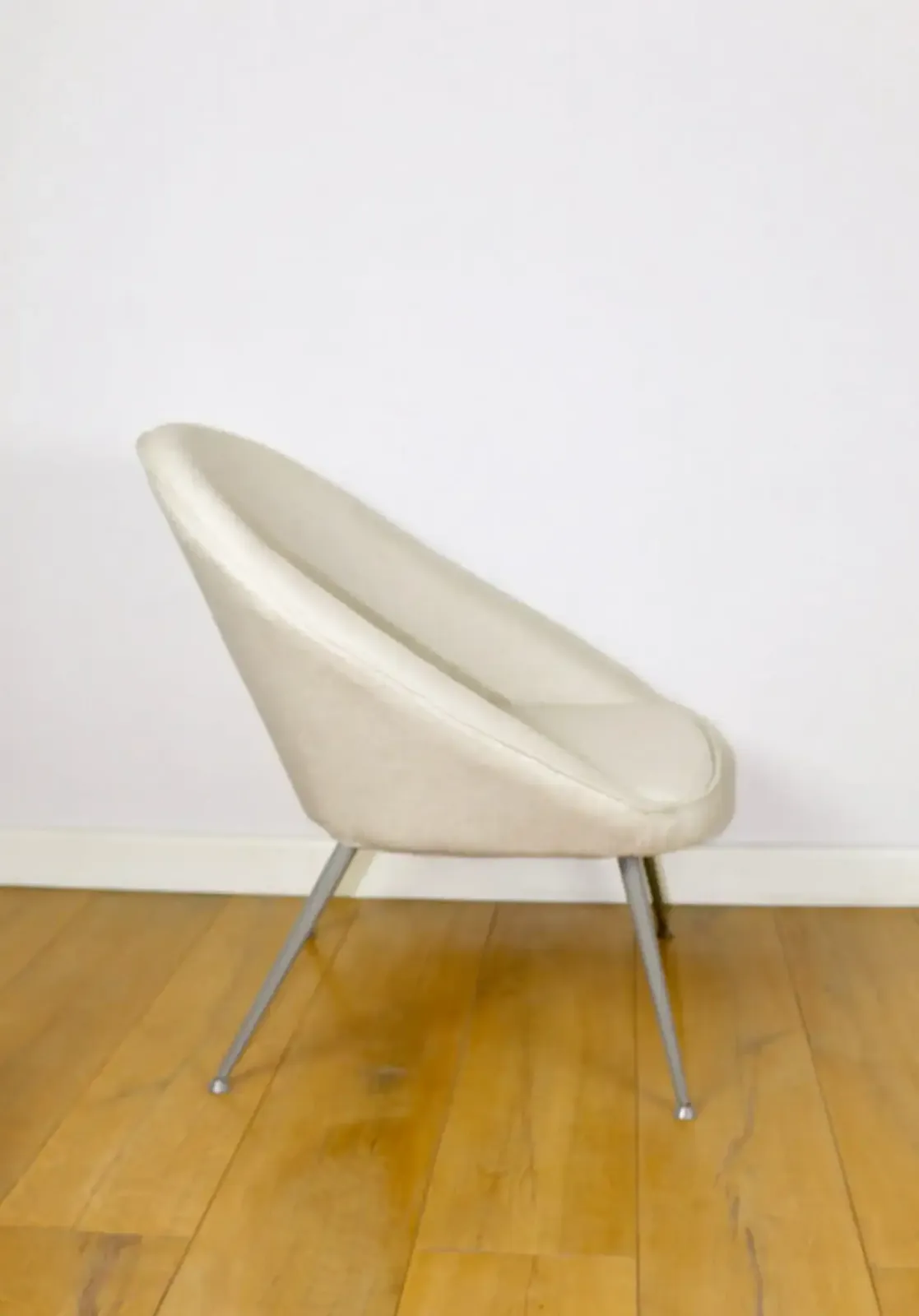 Ivory Beige Shell Armchair From The 1970s On Gray Metal Legs   Beautiful photo for sale