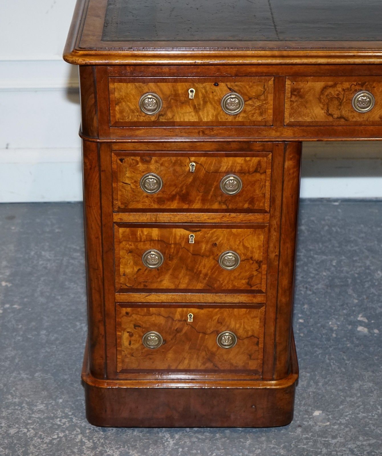 Important Royal Druce & Co London 1840's Restored Burr Walnut Twin Pedestal Desk photo vinterior
