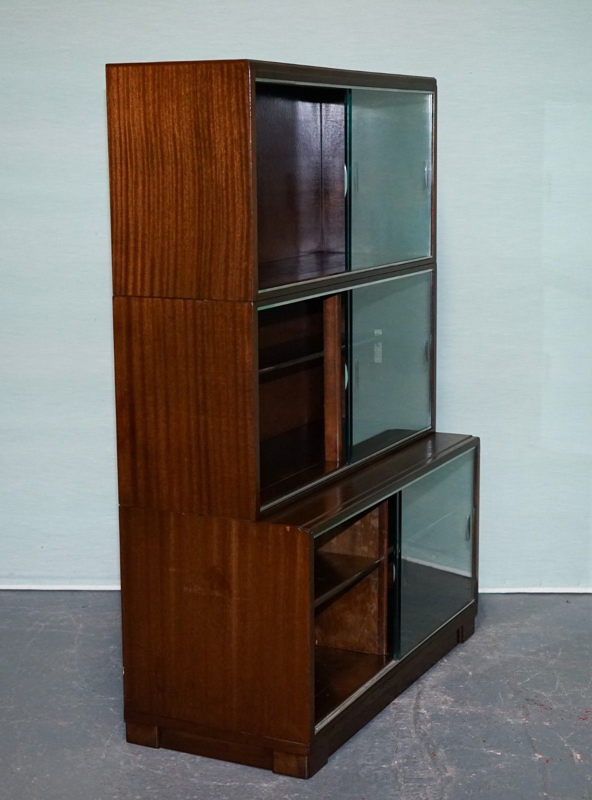 photo vintage Circa 1930s Minty Of Oxford Three Tier Glass Front Barrister Bookcase Cabinet