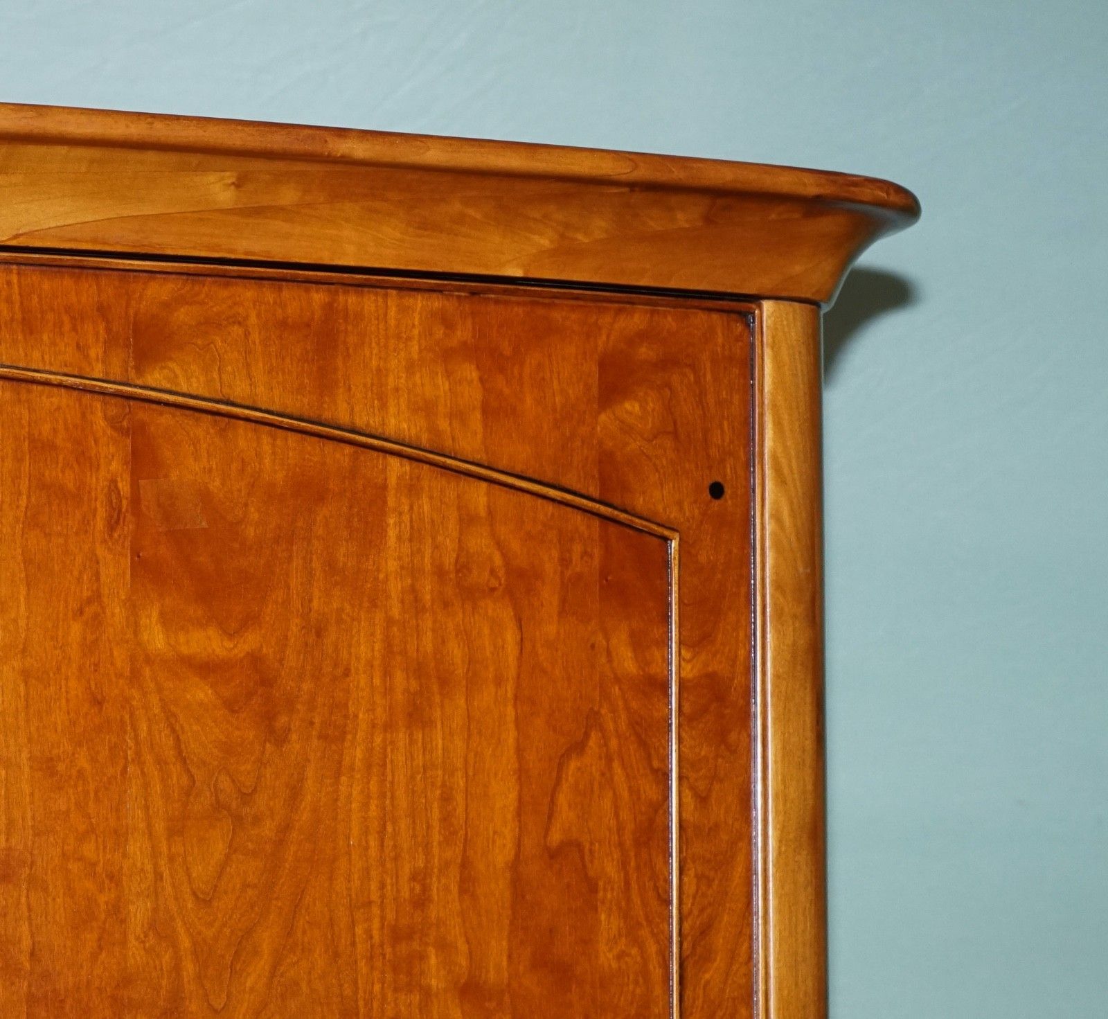 photo vintage French Style Willis & Gambier Rochelle Collection Double Wardrobe (1/2)