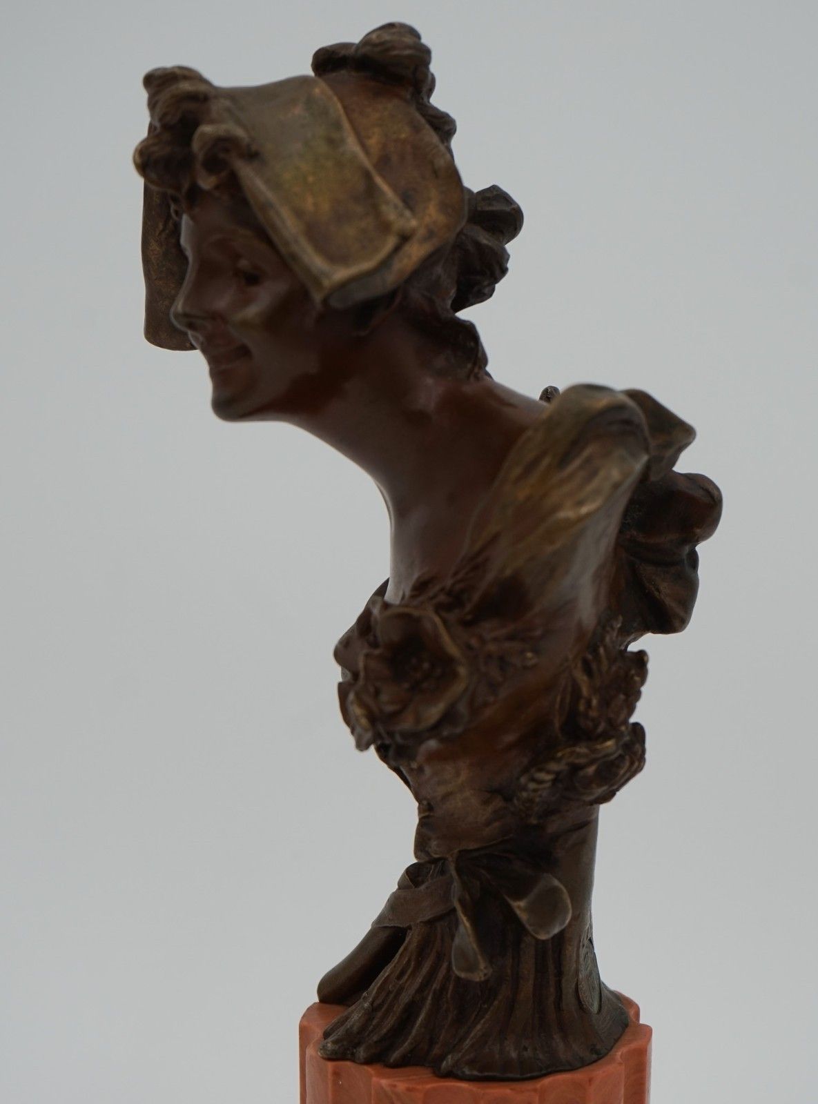 photo furniture Antique 1885 1930 George Van Der Straeten Bronze Bust Of Dutch Lady