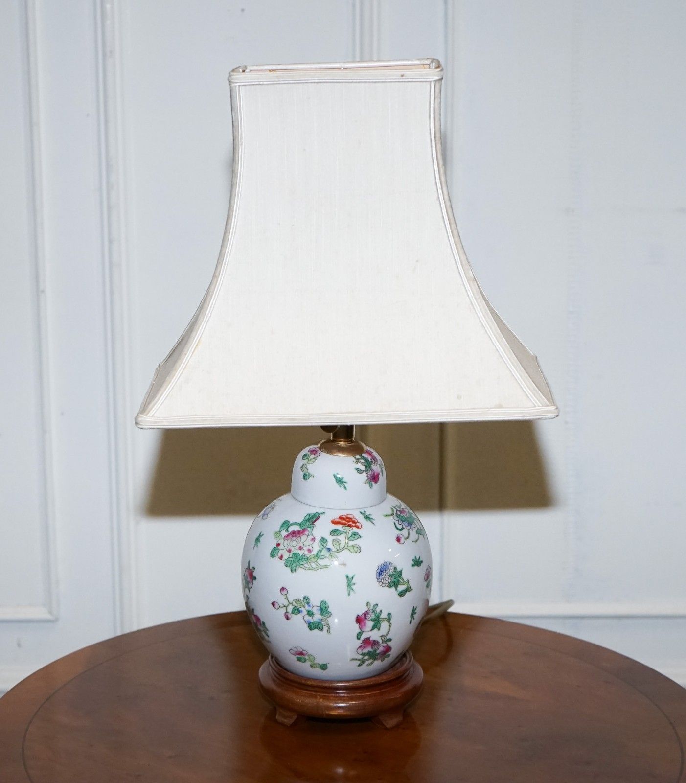 Pair Of Vintage Oriental Asian Hand Painted Table Lamps With Lamp Shades photo 450.0