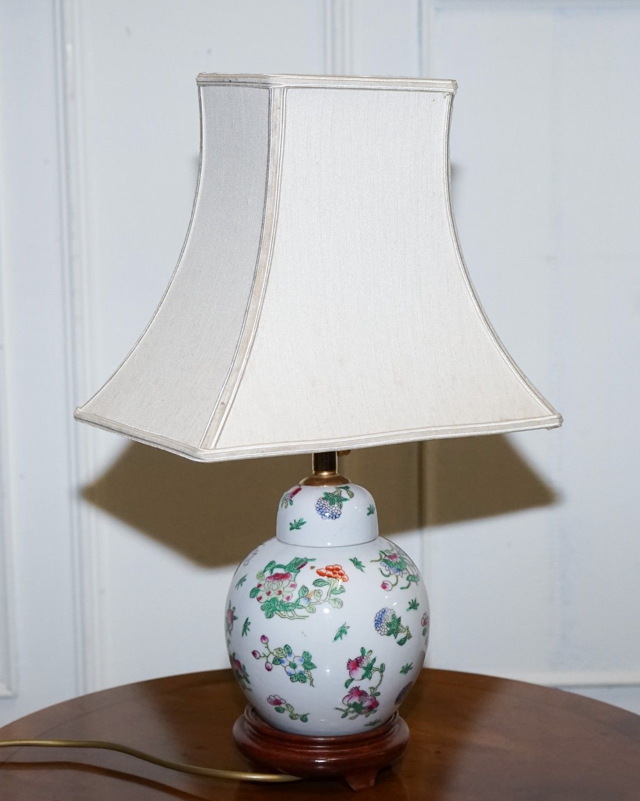 photo furniture Pair Of Vintage Oriental Asian Hand Painted Table Lamps With Lamp Shades