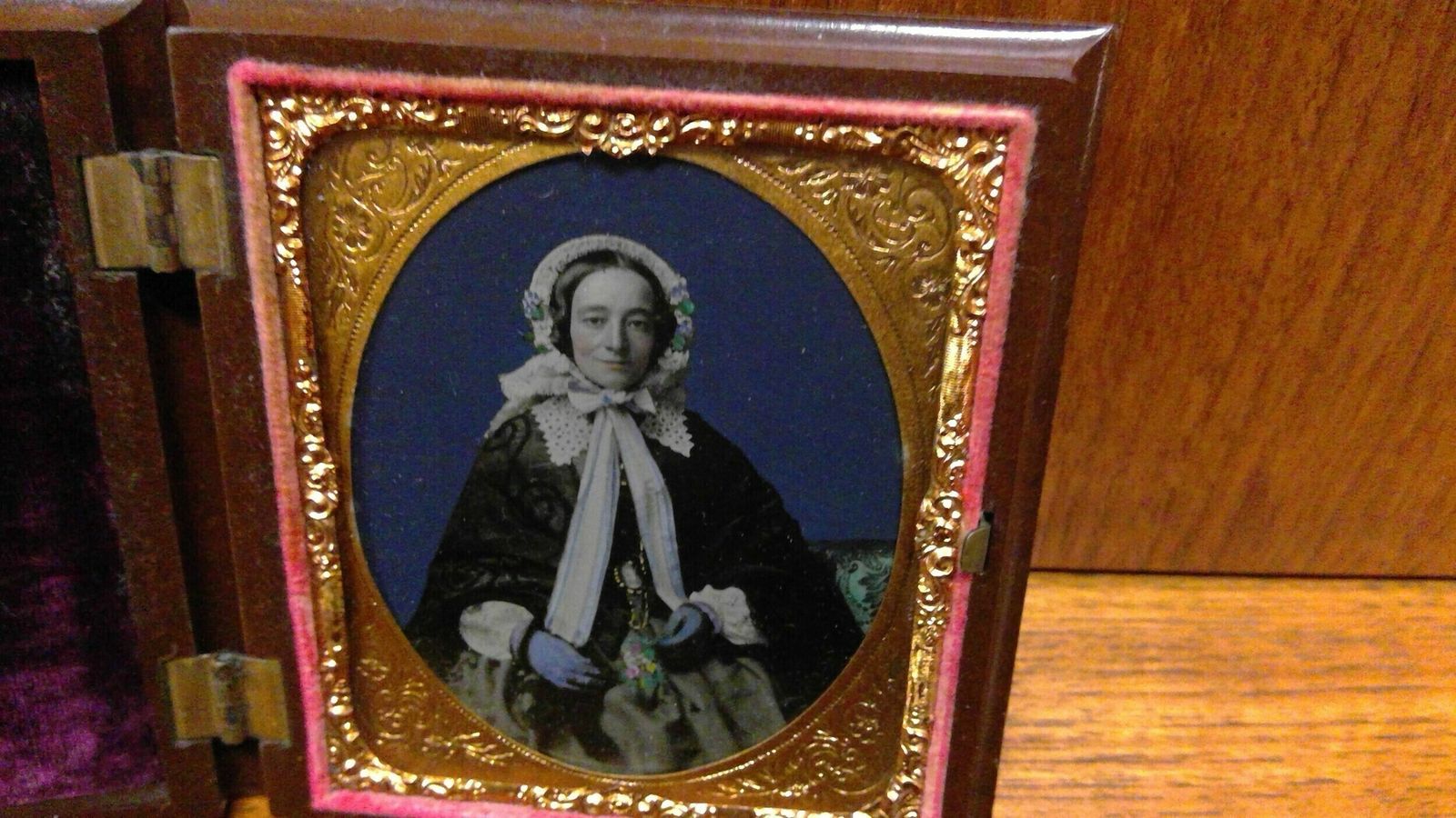 Gutta Percha, A Double Cased Early Daguerreotype Photograph Of An Elegant Lady,Hand Tinted Of Extremely Fine Quality photo 350.0