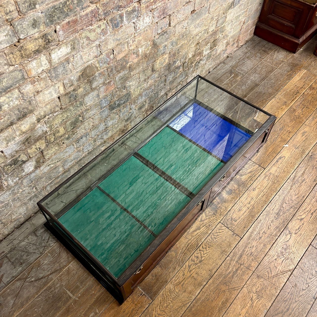 1910s F. Sage & Co. London Countertop Display Cabinet photo for sale