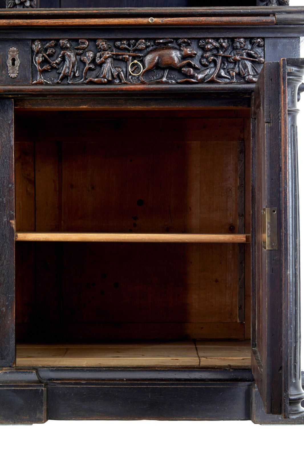 Large 19th Century Flemish Carved Oak Cabinet photo vinterior