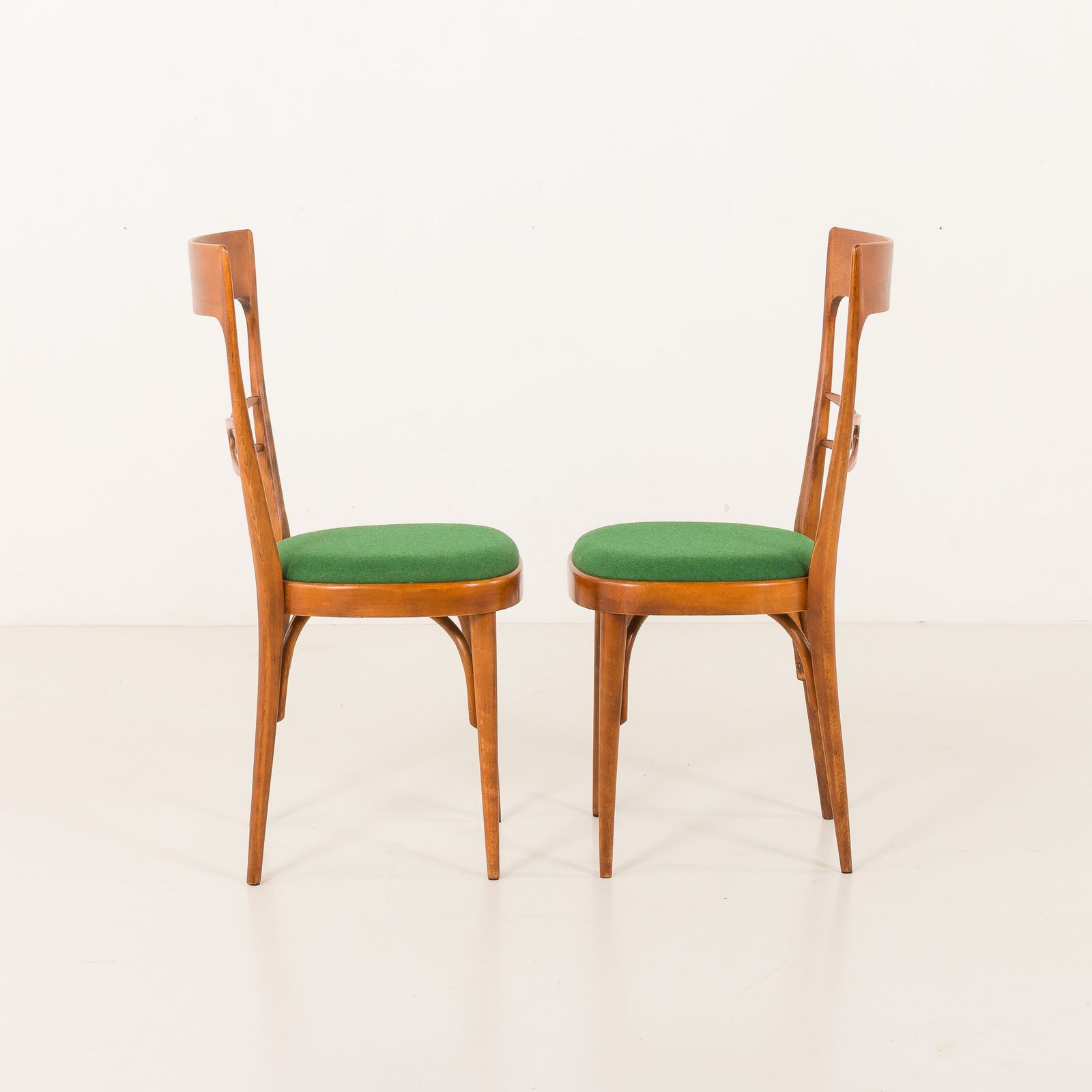 photo vinterior Italian Mid Century Chairs In Walnut And Wool In The Style Of Carlo Di Carli, 1950s