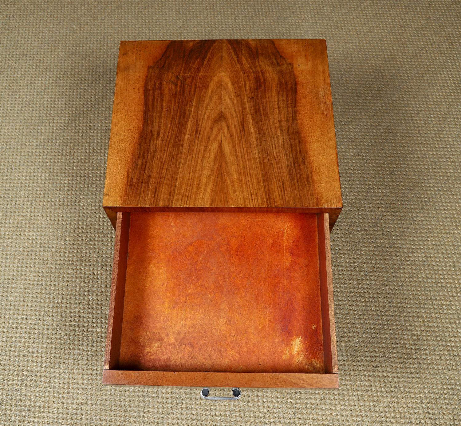 photo vinterior Small English Art Deco Figured Walnut Bedside / Side / Lamp Table With Drawer (Circa 1930)