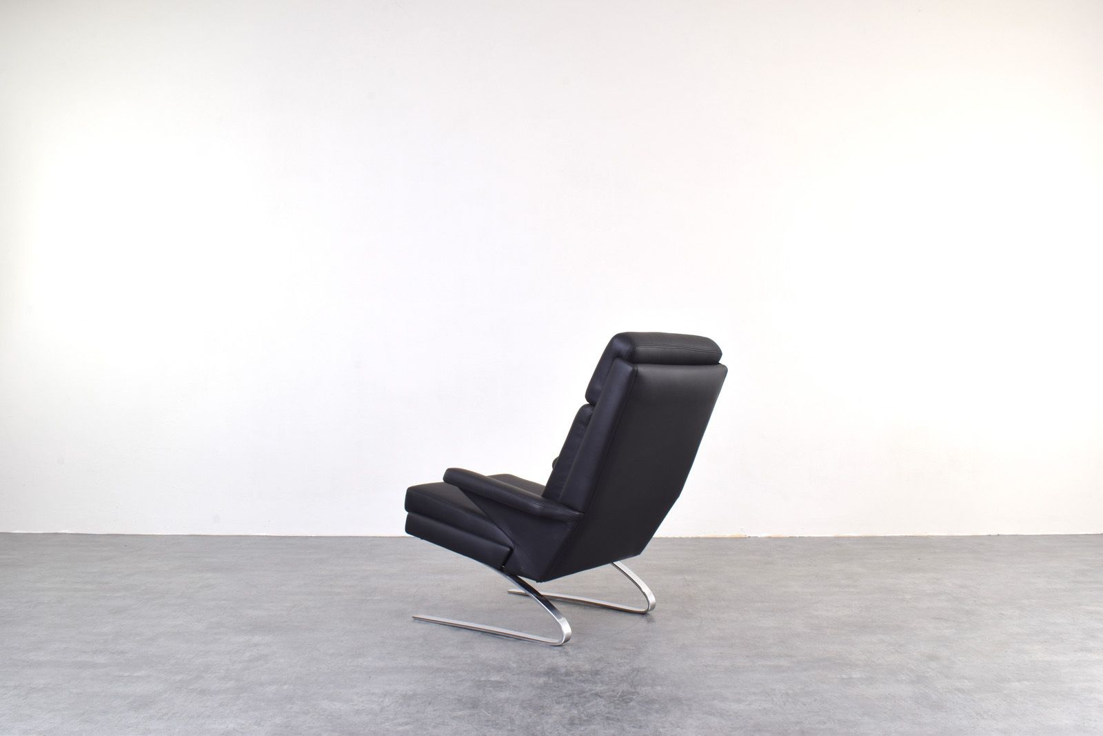 Swing Lounge Chair By Reinhold Adolf & Friedrich Wilhelm Möller For Cor, 1970s photo vinterior