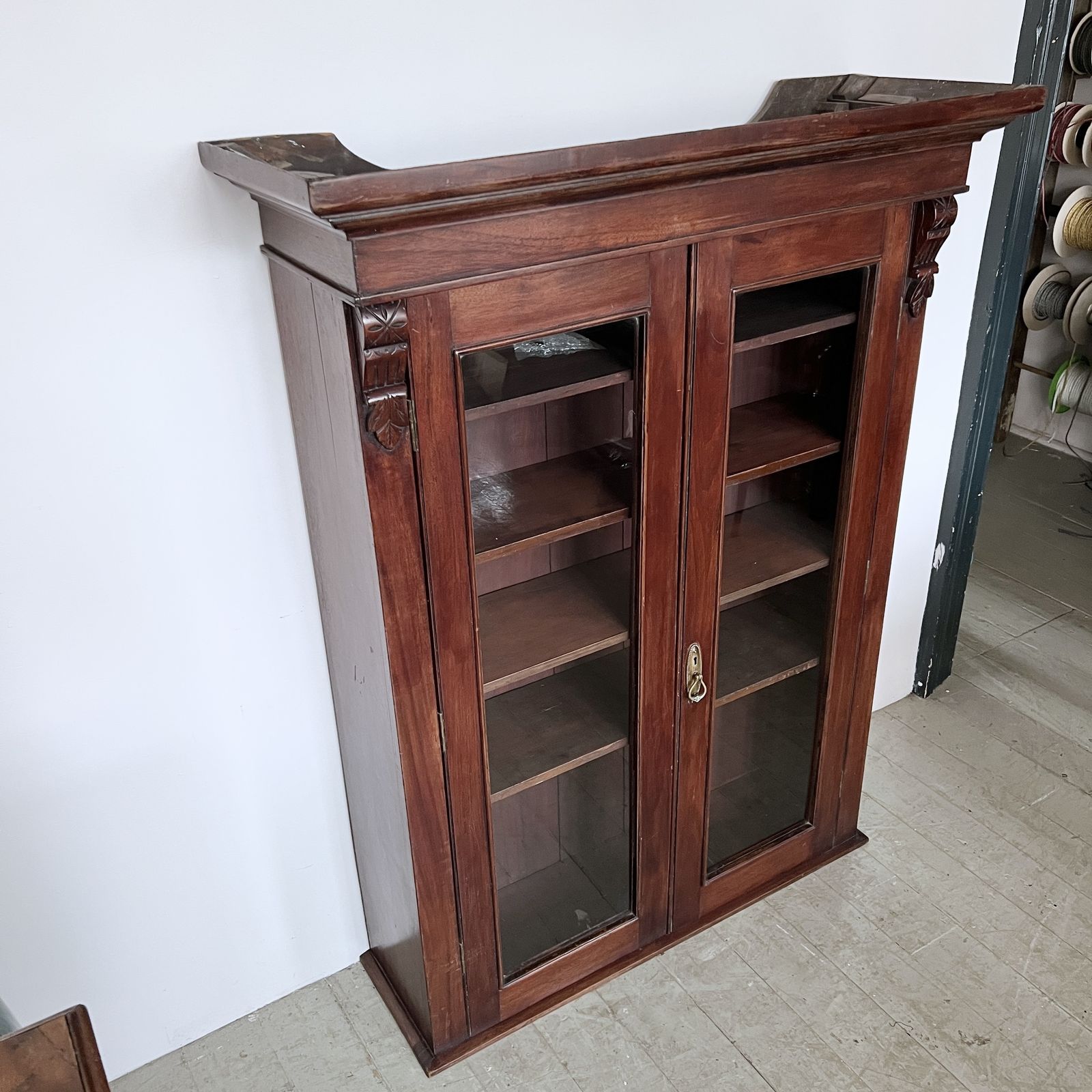 Wooden Glazed Shelving Unit photo vinterior