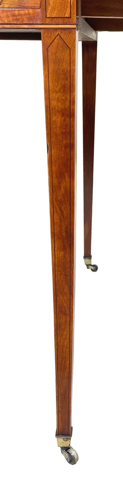 Georgian Satinwood Pembroke Table (England, Circa 1790) photo vinterior