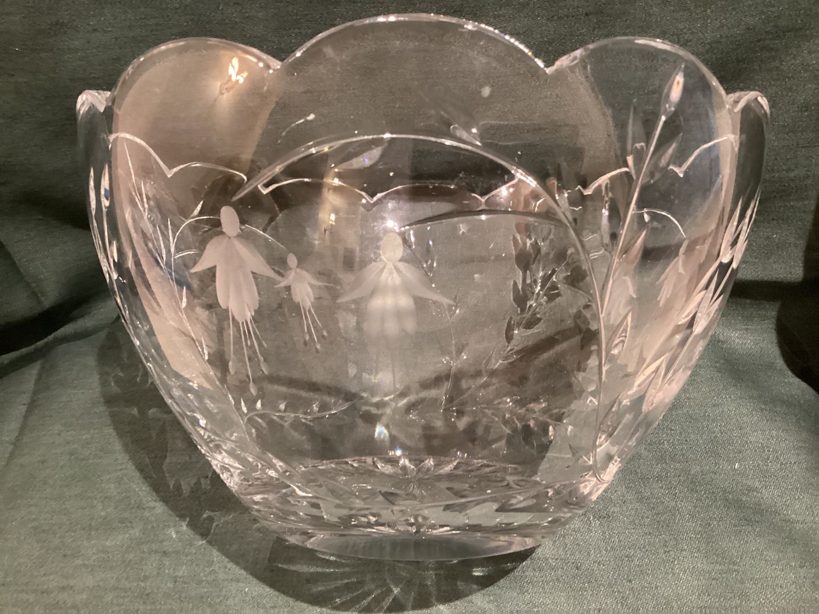 Stuart Crystal Cascade Fushia Scalloped Fruit/Punch Bowl photo for sale