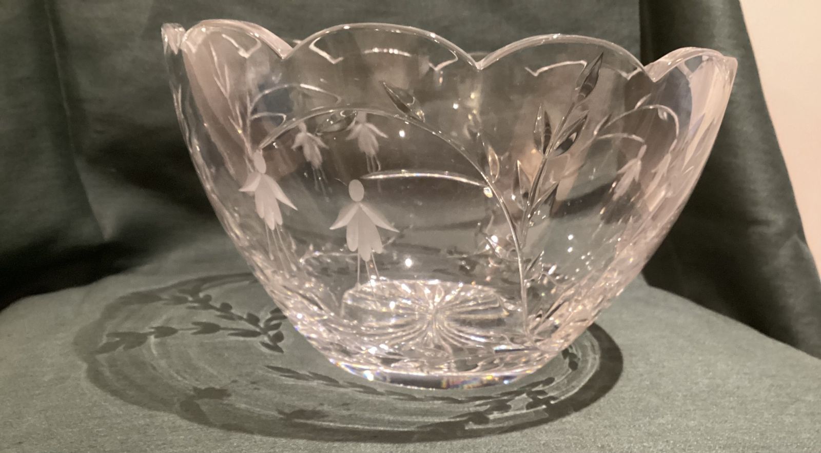 Stuart Crystal Cascade Fushia Scalloped Fruit/Punch Bowl photo Home Decor