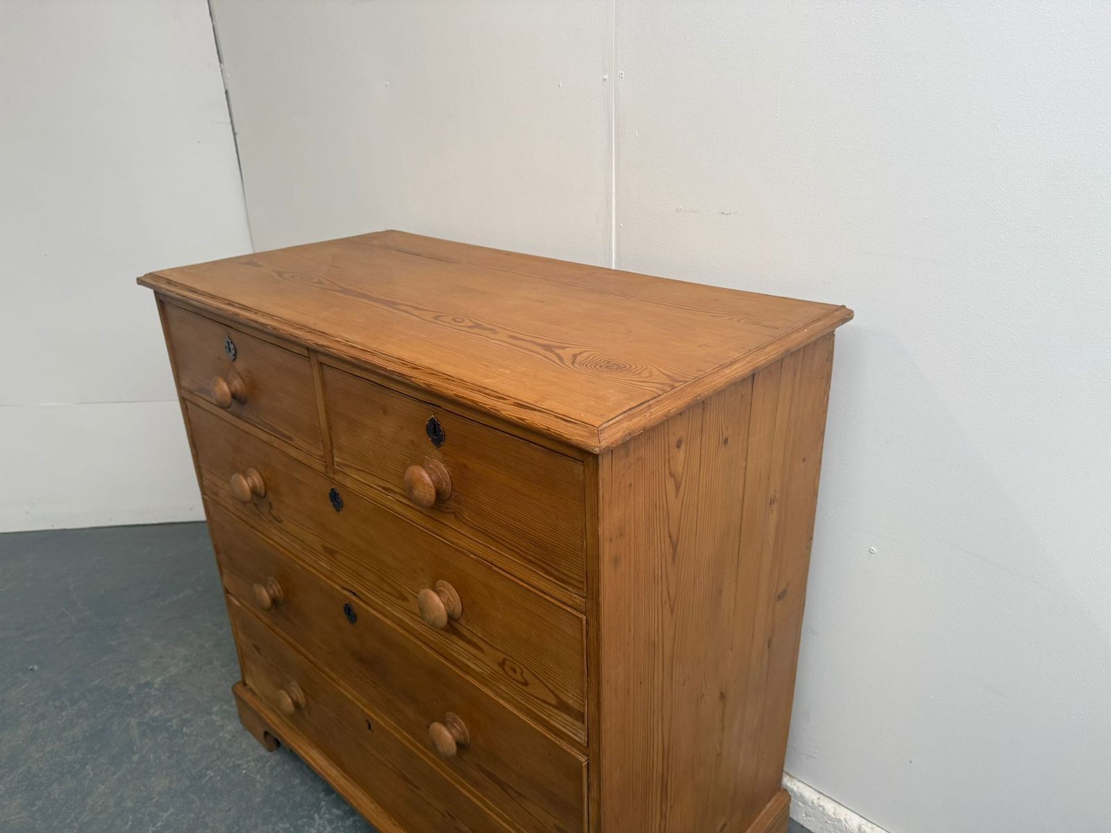 photo furniture A Quality Pine Waxed 5 Drawer Georgian Bracket Foot Chest Of Drawers