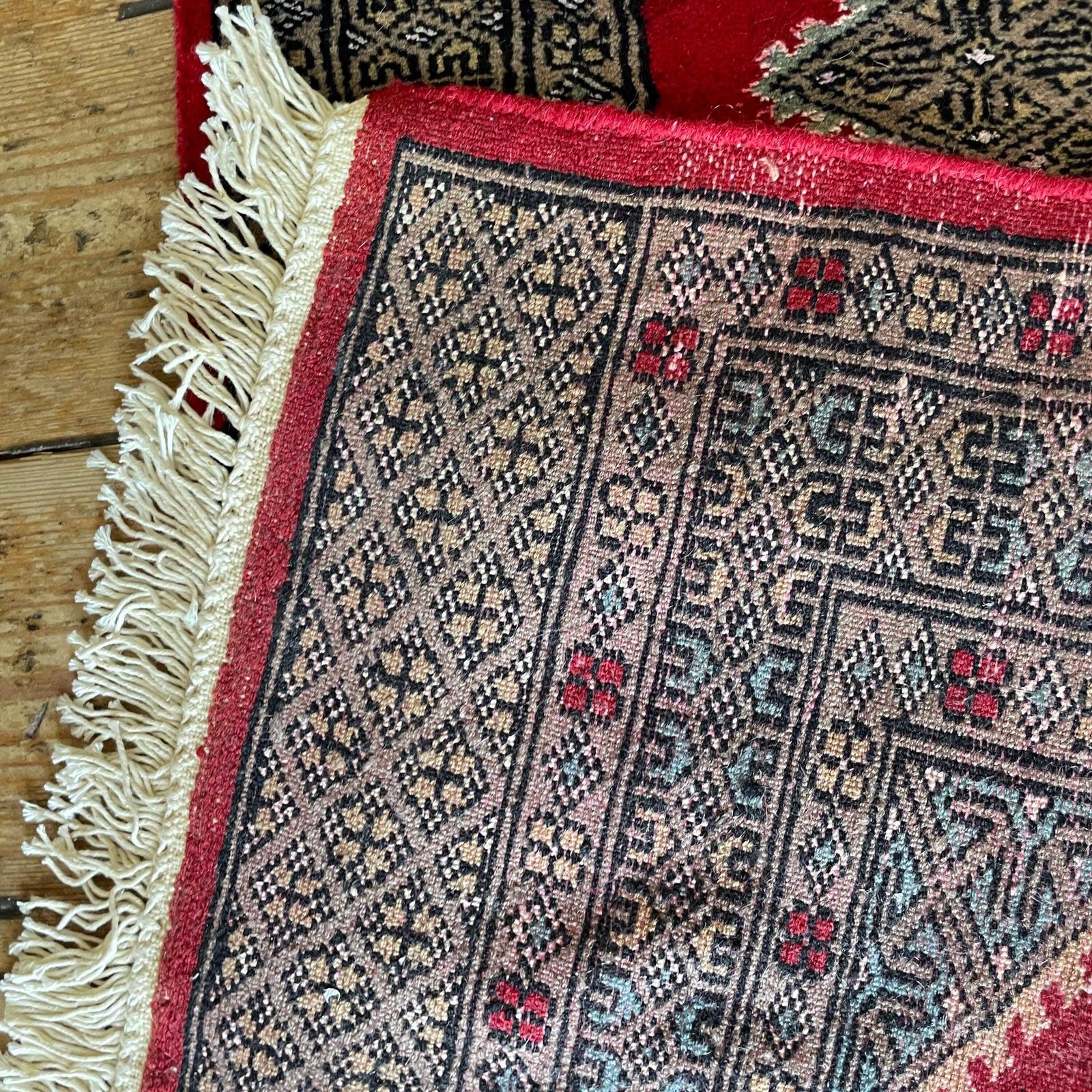 photo furniture Vintage Wool Rug Hand Knotted Red Geometric Pattern Middle Eastern Carpet Small Area Rug Handmade Boho Floor Decor Accent Rug Tassels