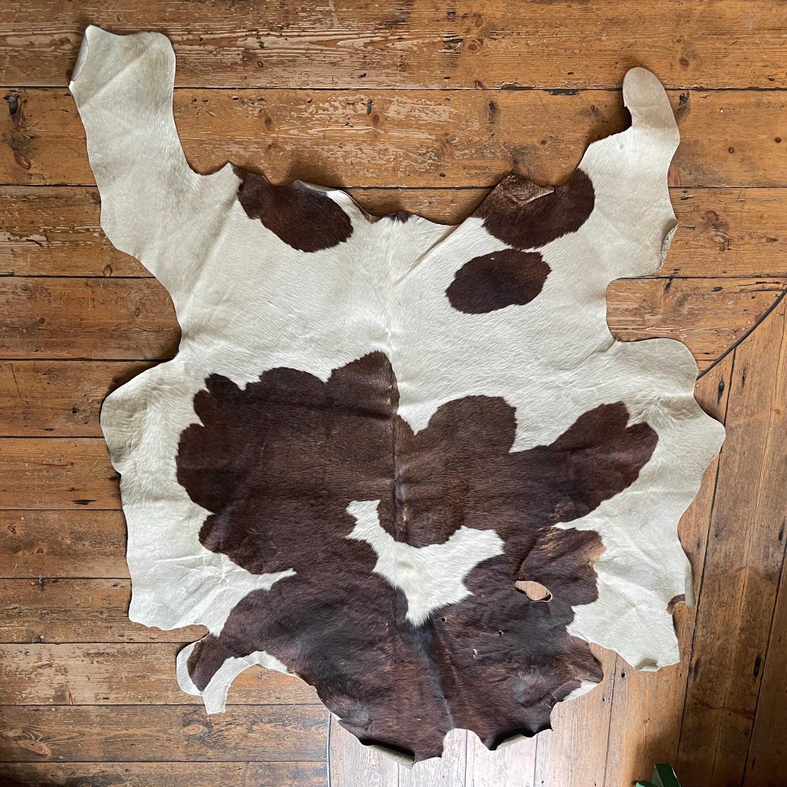 Natural Brown White Cowhide Rug Genuine Leather Unusual Shape Farmhouse Rustic Boho Western Style Floor Mat Large Hide Home Accent photo Textiles