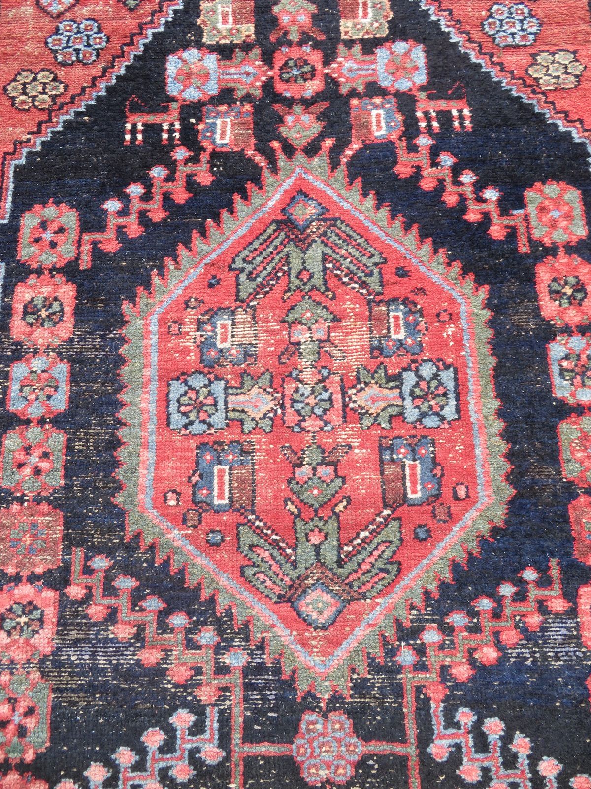 photo vintage Hamadan Kurdistan Long Rug Runner. 293cm X 107cm.