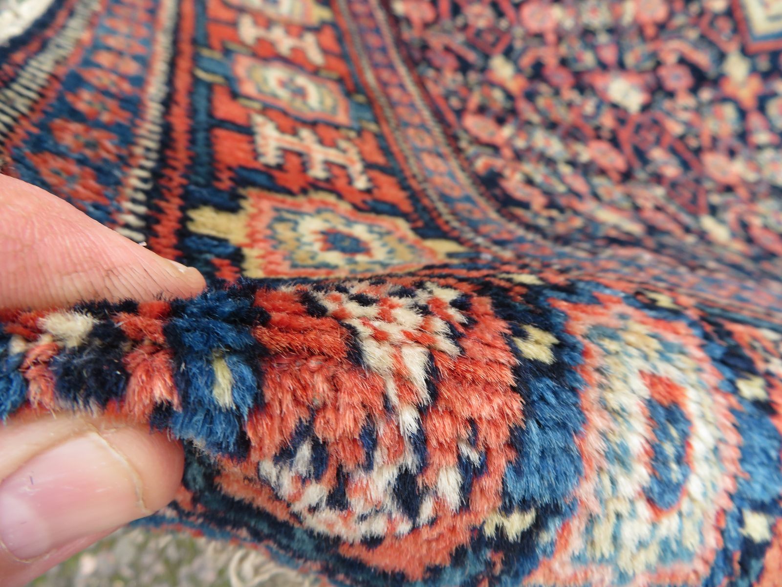 Kurdish Senneh Rug. 135cm X 102cm. photo vintage