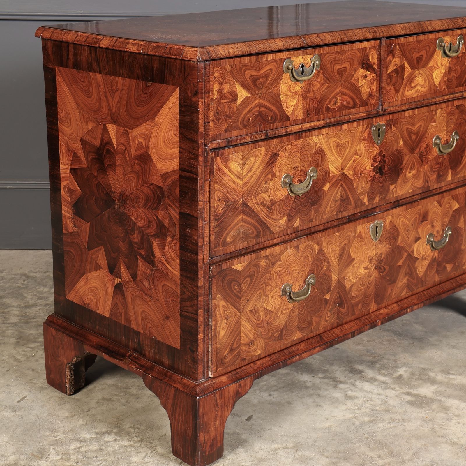16250.0 Early 18th Century Kingwood Oyster Chest Of Drawers photo
