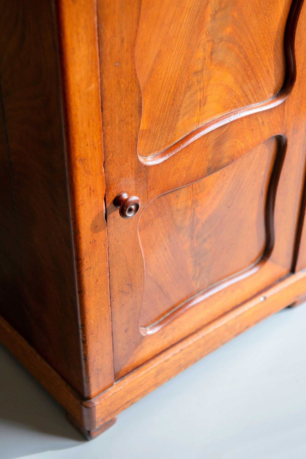 819.0 Antique Walnut Side Cabinet, 19th Century Wooden Chest With Drawer, Classic Victorian Bedside Table photo