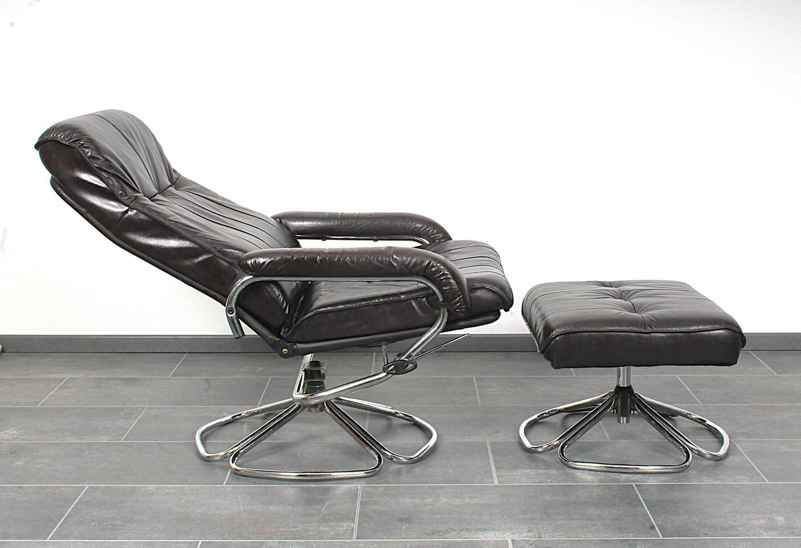 Set Of Lounge Chair And Ottoman In Dark Brown Leather, From Unico 1970s, Set Of 2 photo vintage