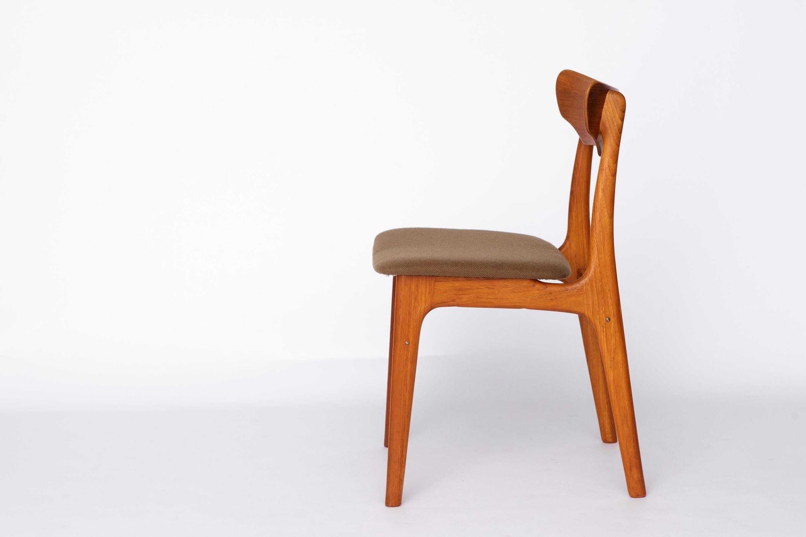 Set Of 8 Schiønning & Elgaard Chairs – 1960s Danish Design For Hs Møbler, Teak Dining Chairs, Green Upholstery, Restored photo vinterior