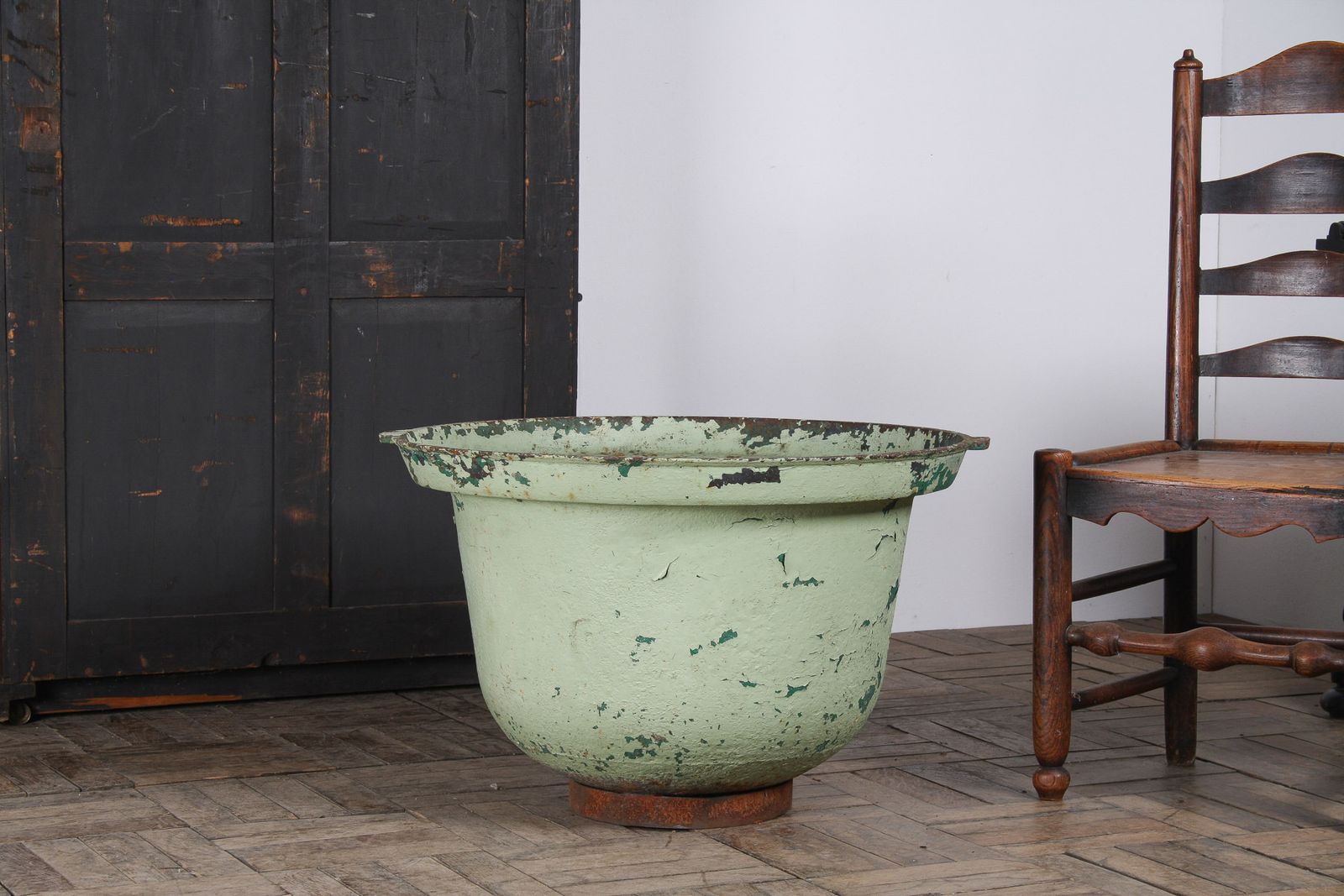 975.0 Large Copper Green Painted Cast Iron Cauldron Garden Planter Pot photo