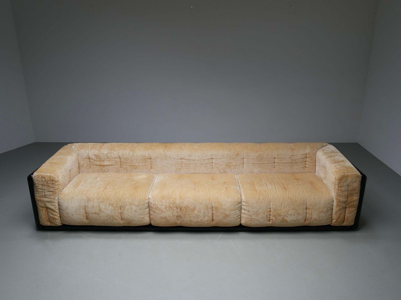 Carlo Scarpa "Cornaro" Three Seater Sofa In Velvet, Italy, 1970's photo buy