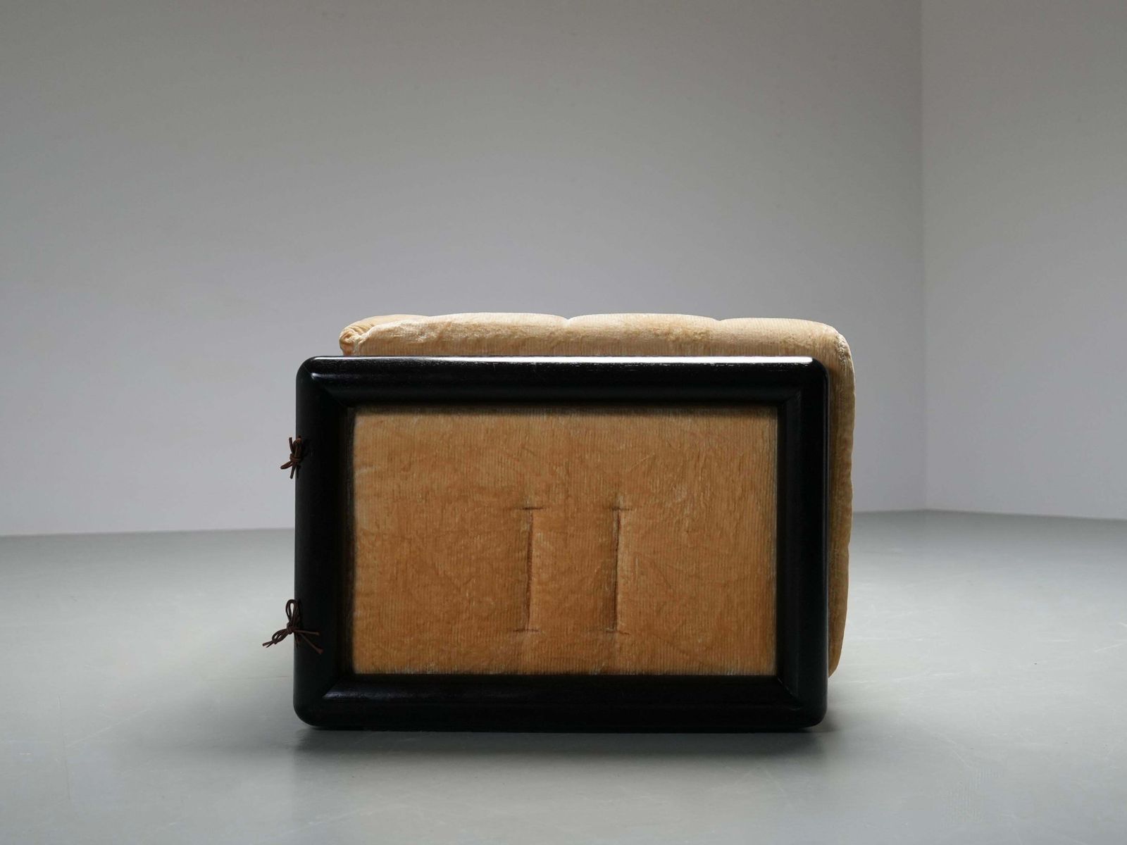 photo furniture Carlo Scarpa "Cornaro" Three Seater Sofa In Velvet, Italy, 1970's