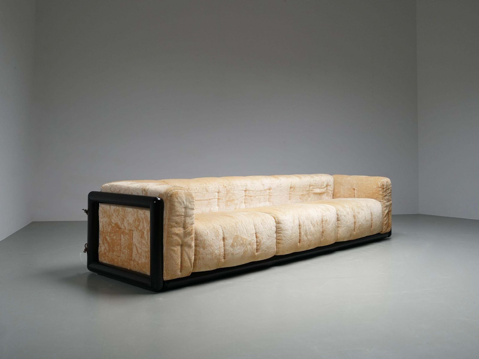 Furniture Carlo Scarpa "Cornaro" Three Seater Sofa In Velvet, Italy, 1970's photo