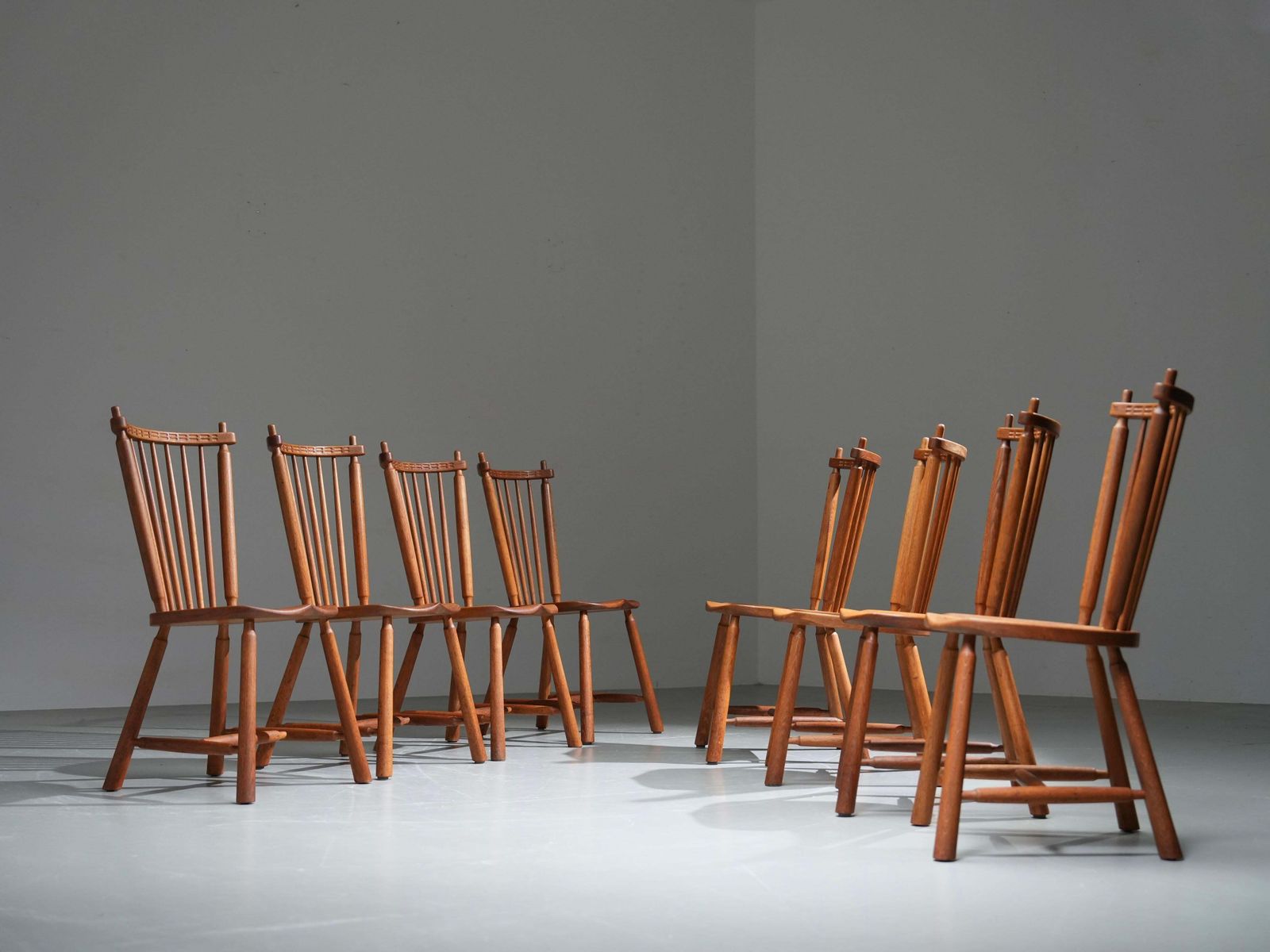 Set Van 8 Spijlenrugstoelen In Eiken Van 'De Ster' Gelderland, Jaren 1960 photo furniture