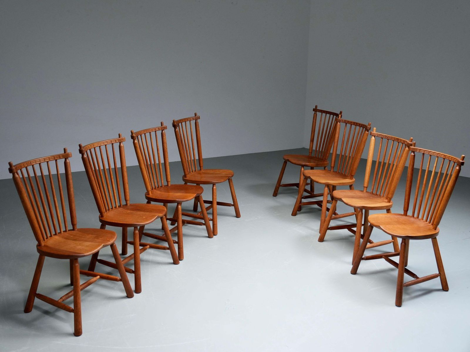 Set Van 8 Spijlenrugstoelen In Eiken Van 'De Ster' Gelderland, Jaren 1960 photo for sale