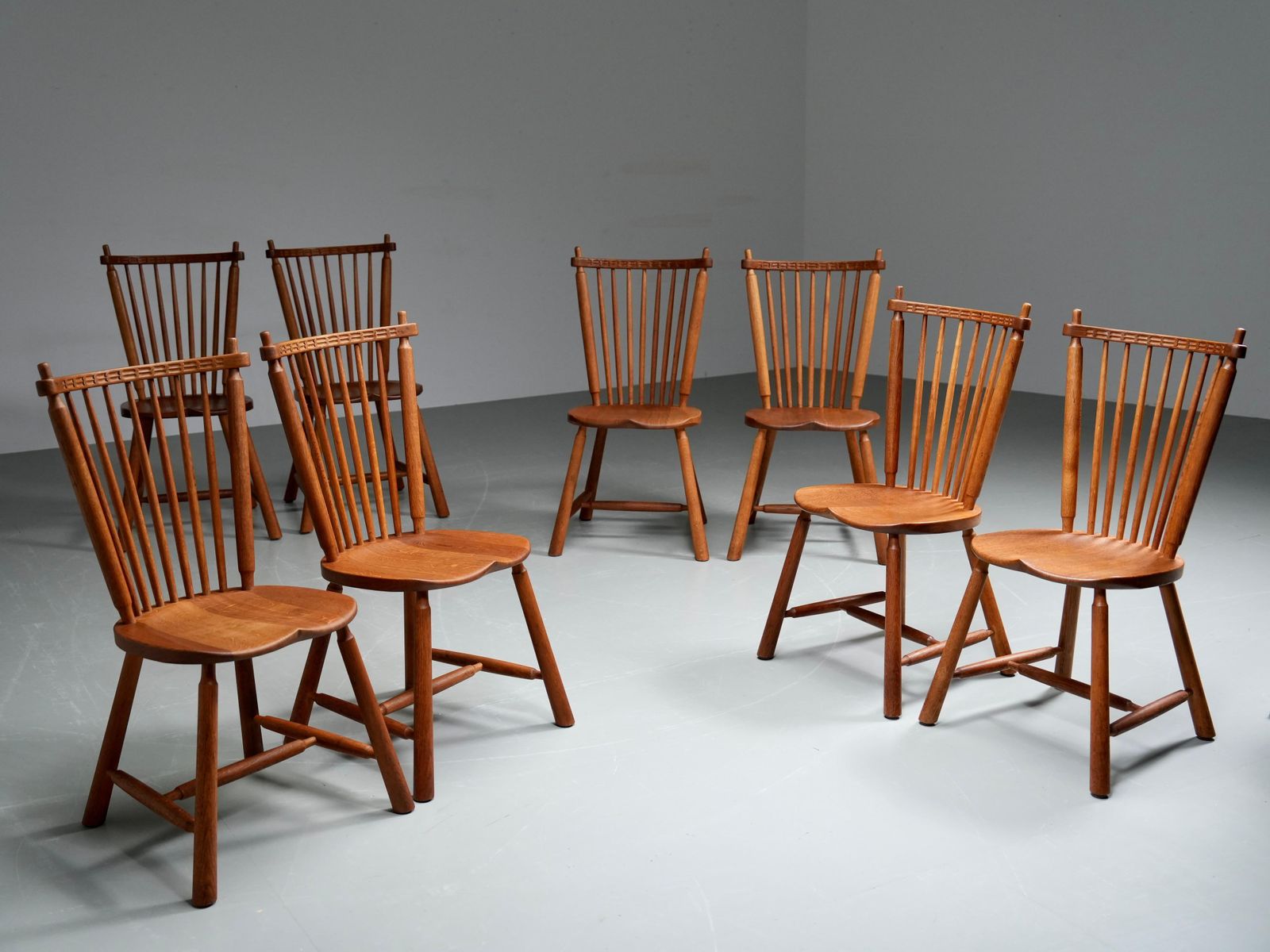 Set Van 8 Spijlenrugstoelen In Eiken Van 'De Ster' Gelderland, Jaren 1960 photo Meubels