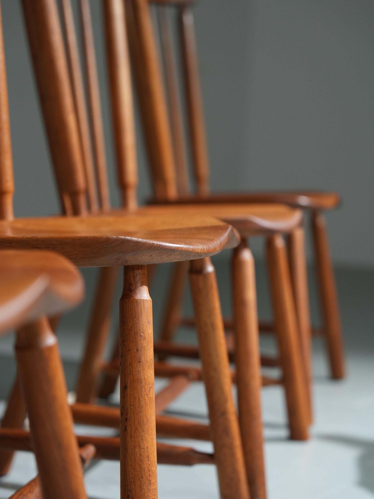photo vinterior Set Van 8 Spijlenrugstoelen In Eiken Van 'De Ster' Gelderland, Jaren 1960