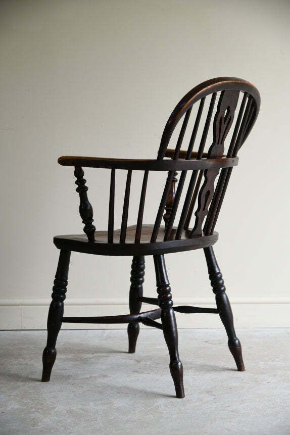 photo furniture Antique Elm & Ash Windsor Chair