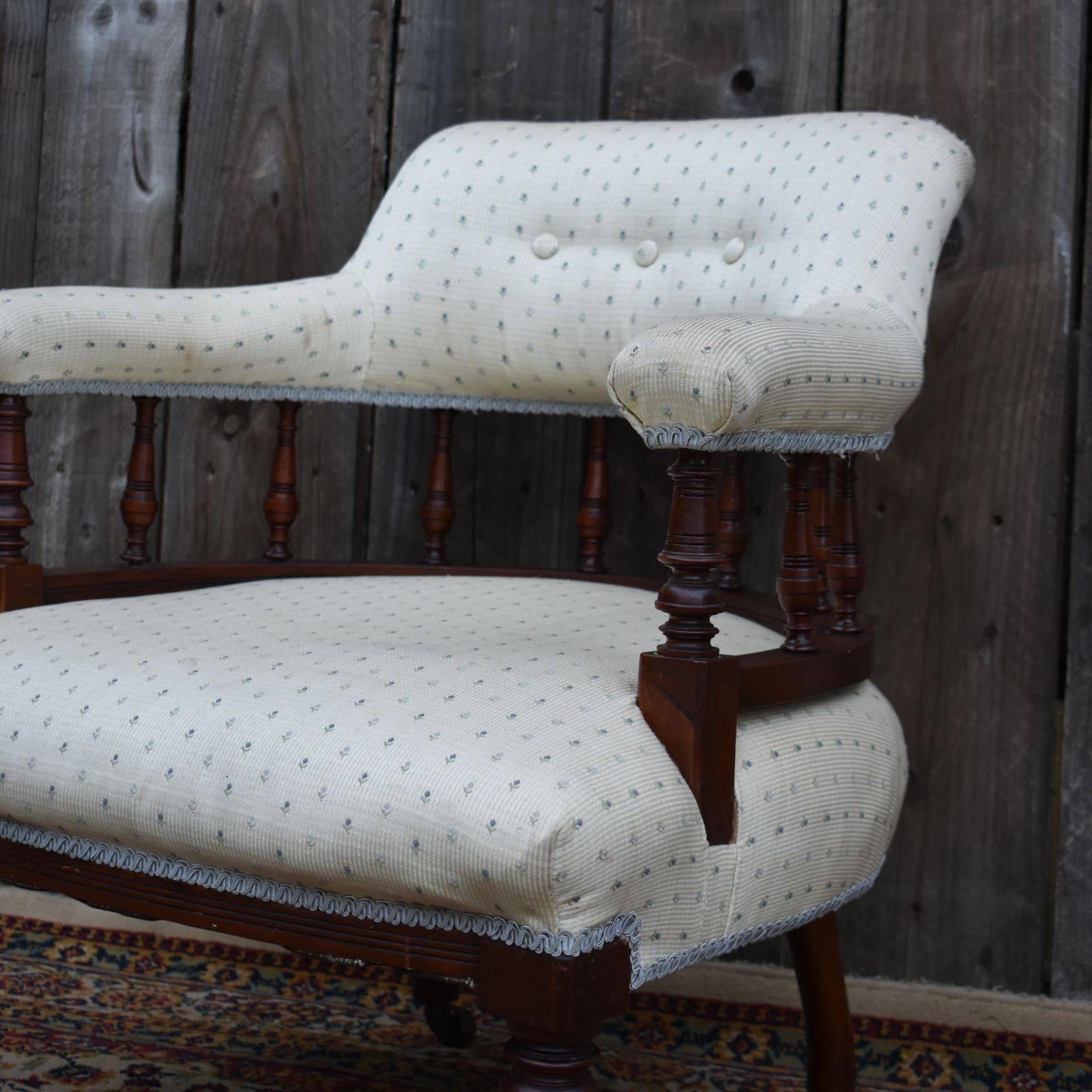 photo furniture Antique Victorian Mahogany Hand Turned Spindle Tub Bedroom Nursing Armchair