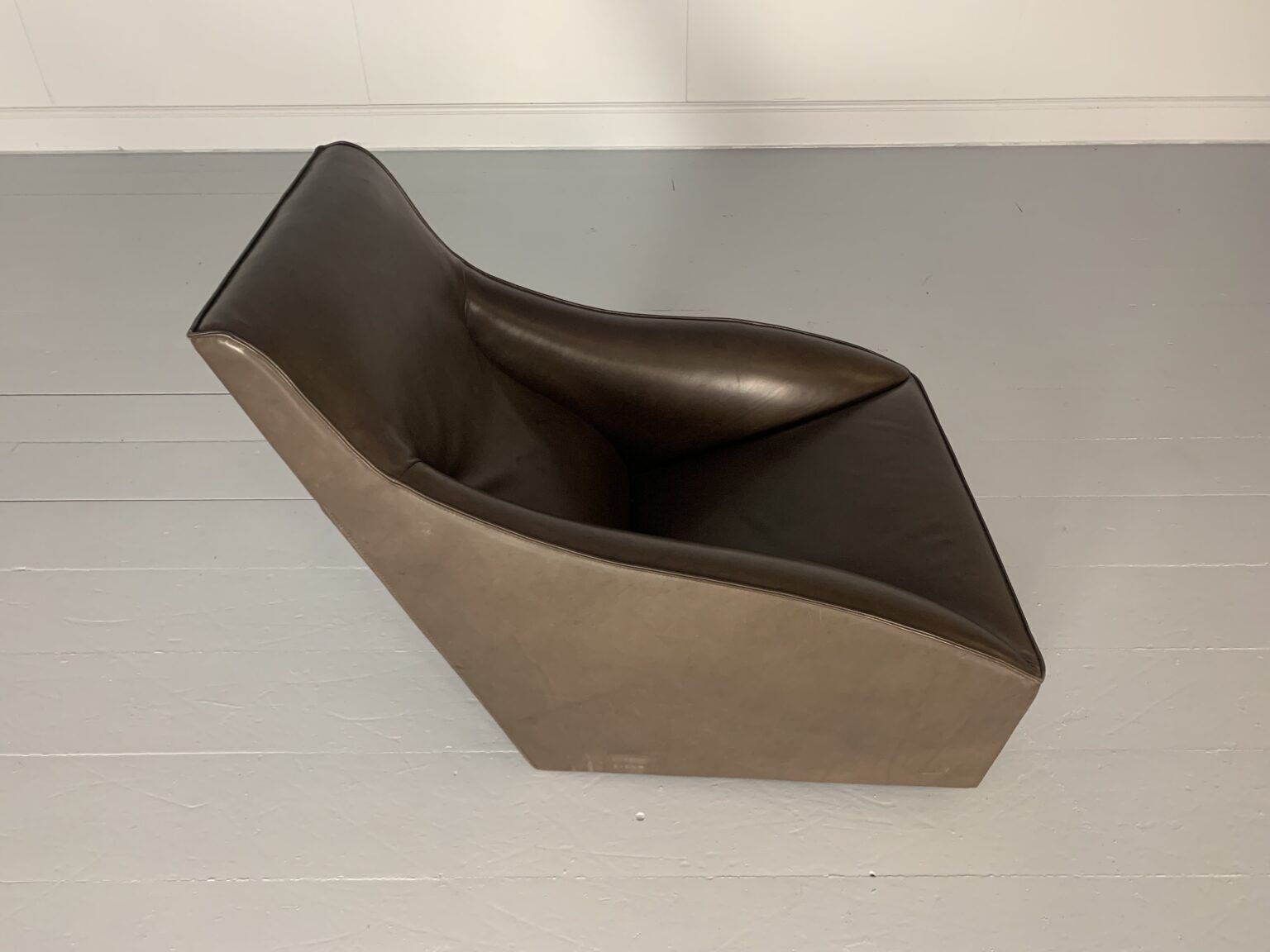 Molteni & C “Doda” Armchair – In Pale Walnut Brown Leather photo vinterior