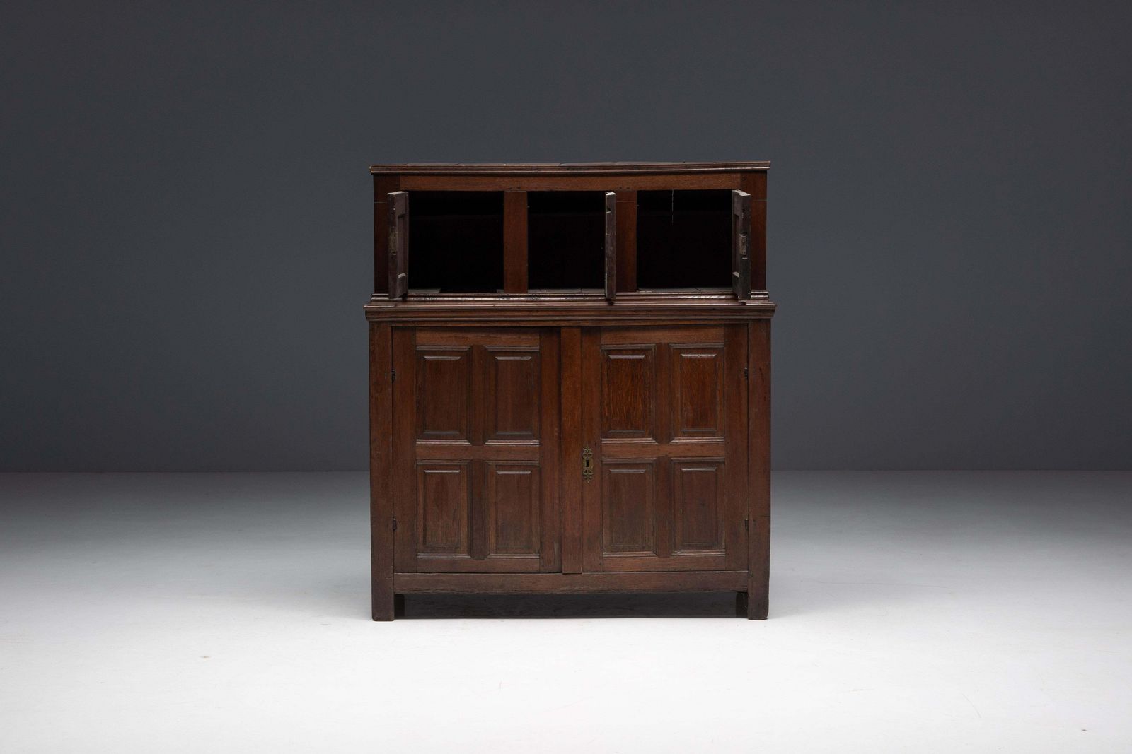 photo vinterior Antique Oak Cabinet, France, 18th Century