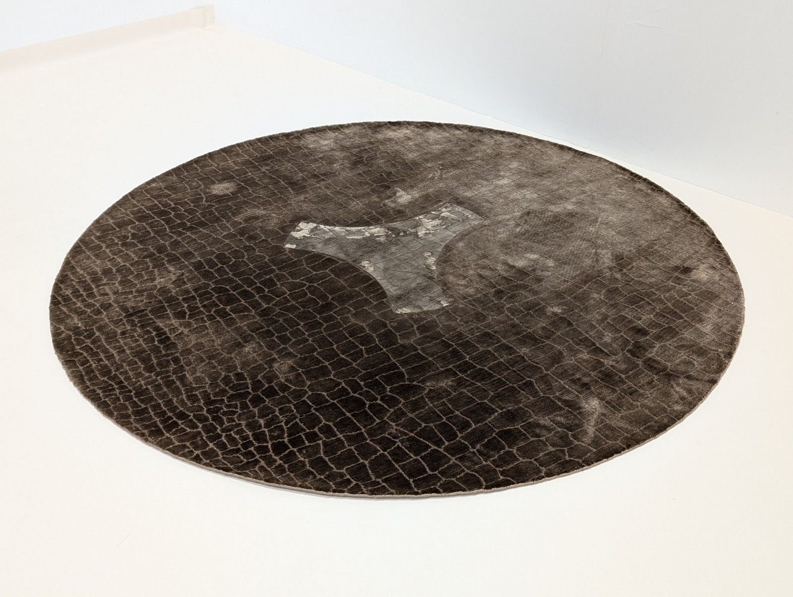Armani Casa Tutankhamen Circular Rug Good Condition Save 60% On The Rrp! photo furniture