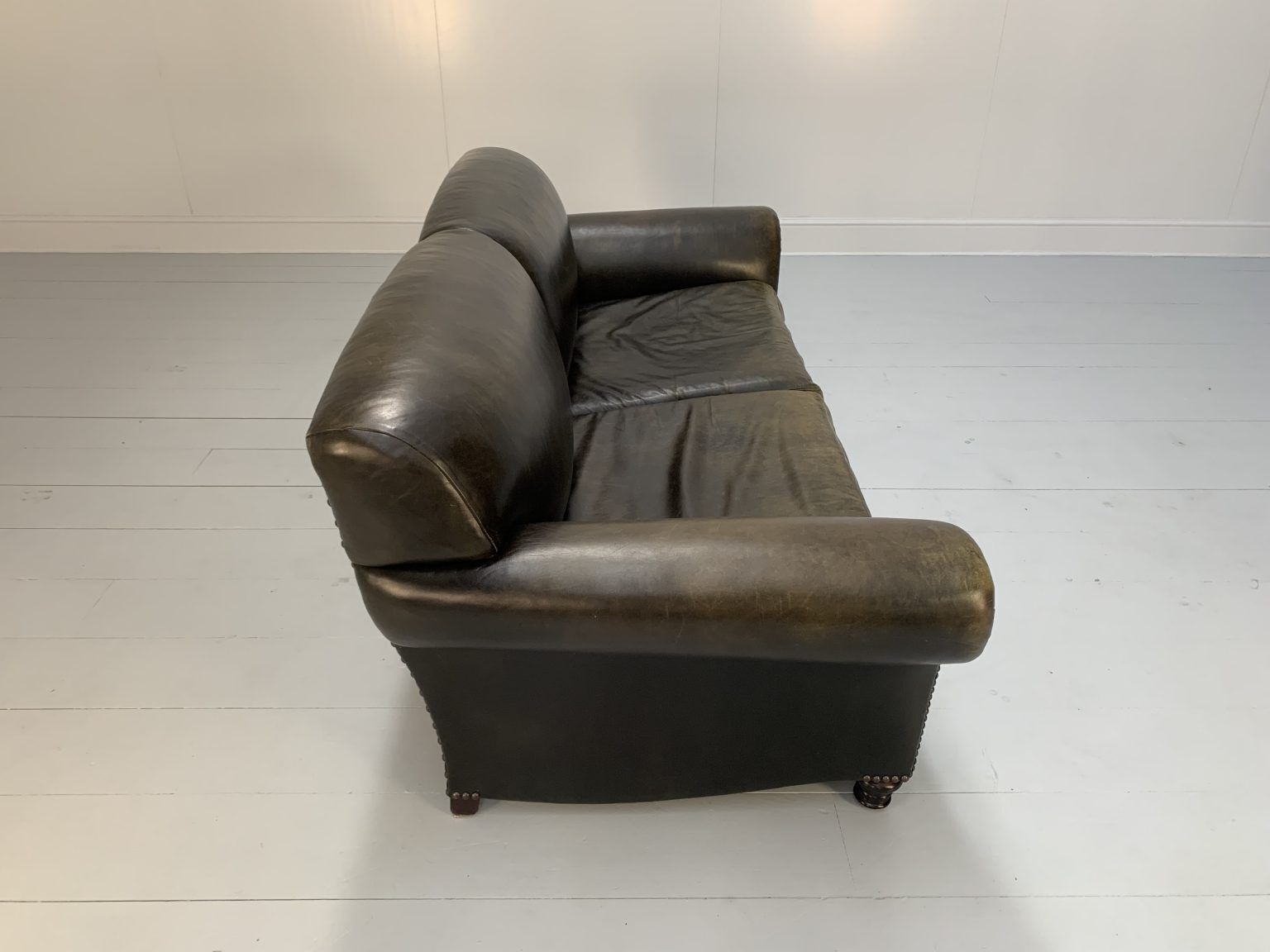 George Smith Signature “Elverdon Arm” Large 2.5 Seat Sofa – In Green Leather photo vinterior