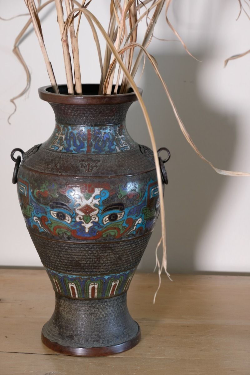 photo vinterior Pair Of Chinese Enamel Bronze Vases With Dragons And Ring Handles