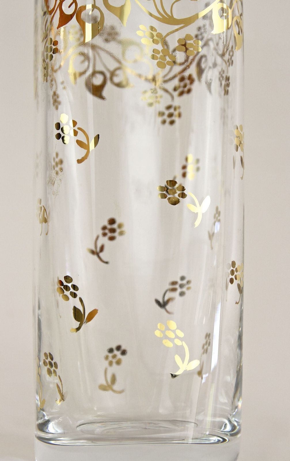 photo vinterior 20th Century Glass Decanter/ Bottle With Golden Floral Patterns, At Ca. 1920