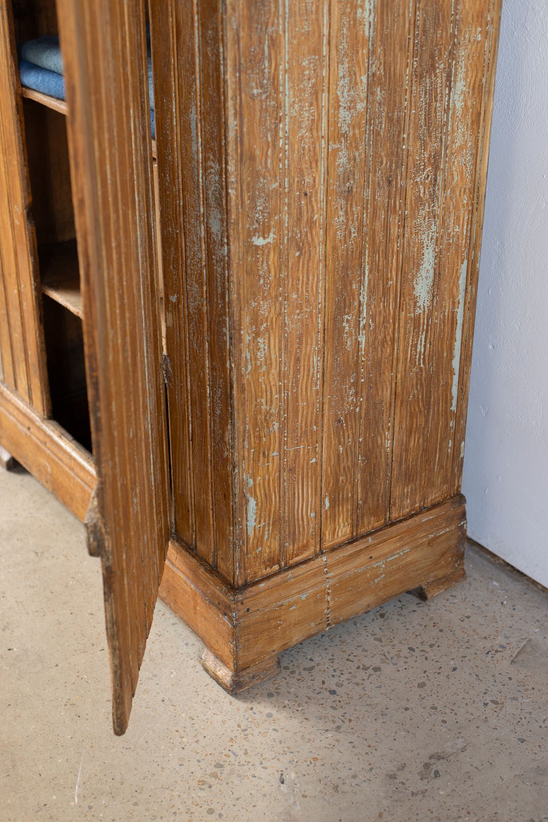 19th Century Butt And Bead Swedish Farmhouse Cupboard photo vinterior