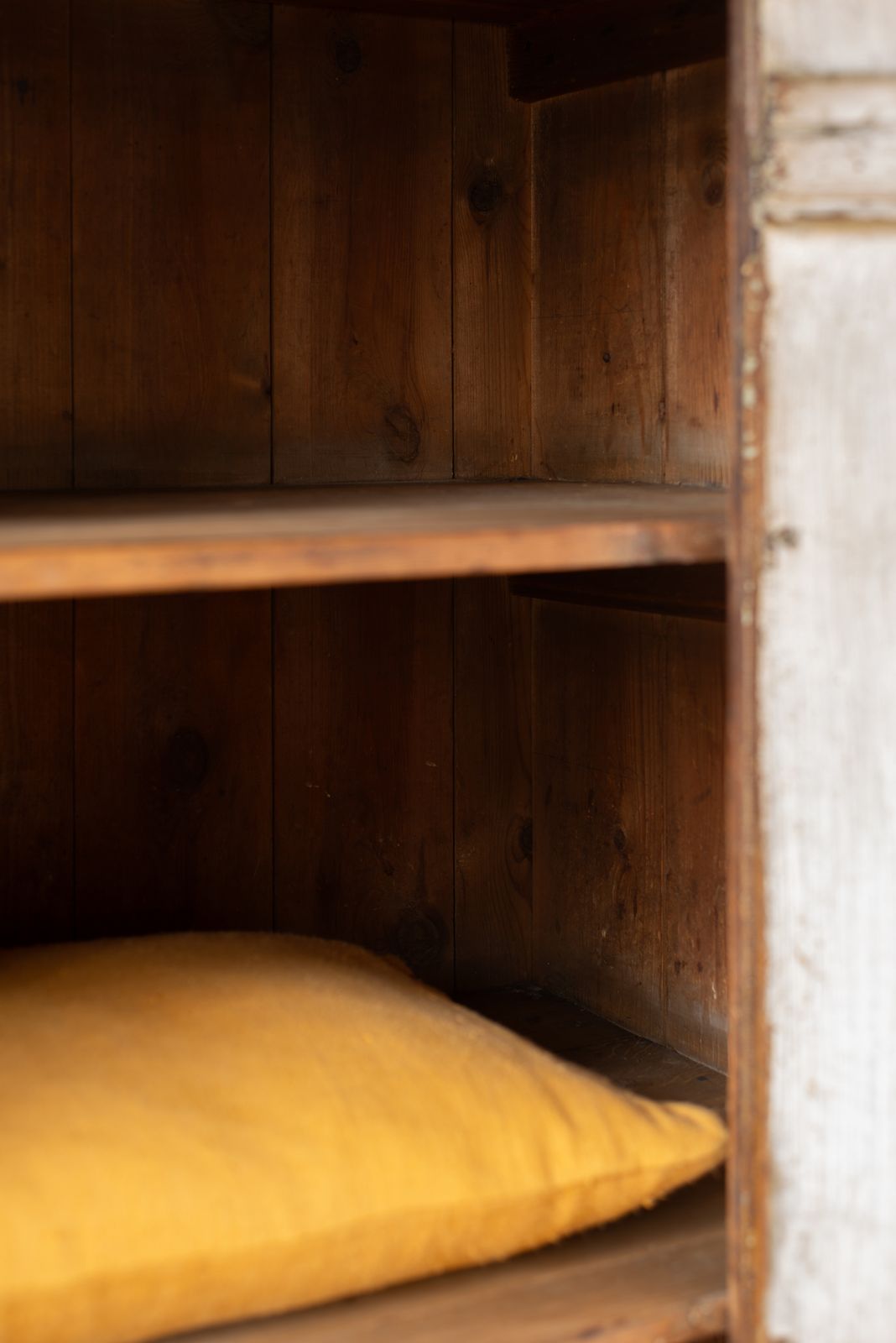 photo vinterior 19th Century Butt And Bead Swedish Farmhouse Cupboard