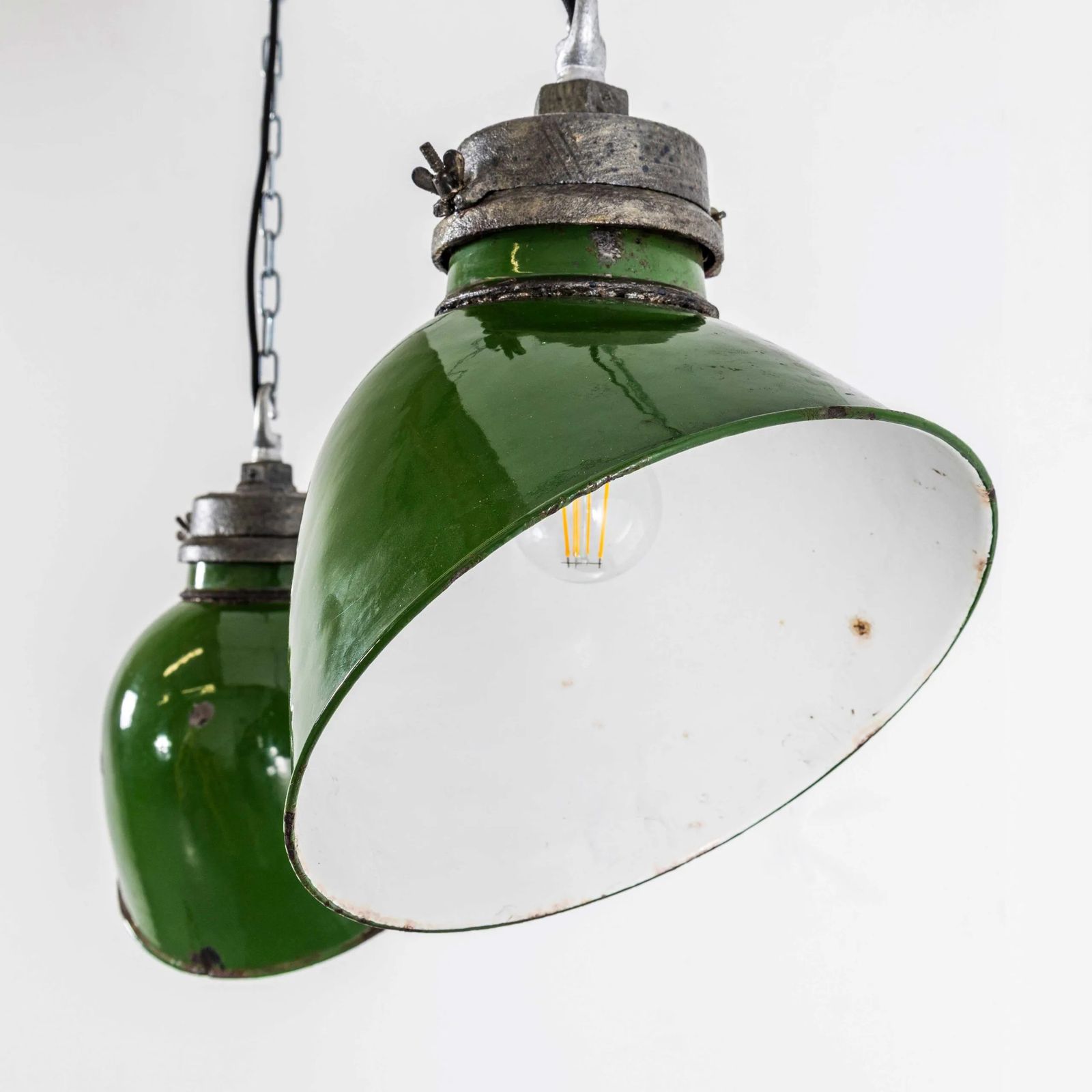 1940’s Racing Green Cast Top Gec Enamelled Pendant Lamps – Pair photo vinterior