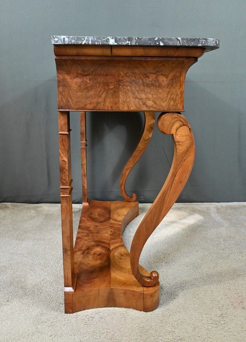 photo furniture Walnut Console, Restoration Period – Early 19th Century